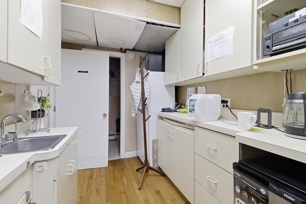 1051 Beacon # 408, Brookline MA 02446 photo 23