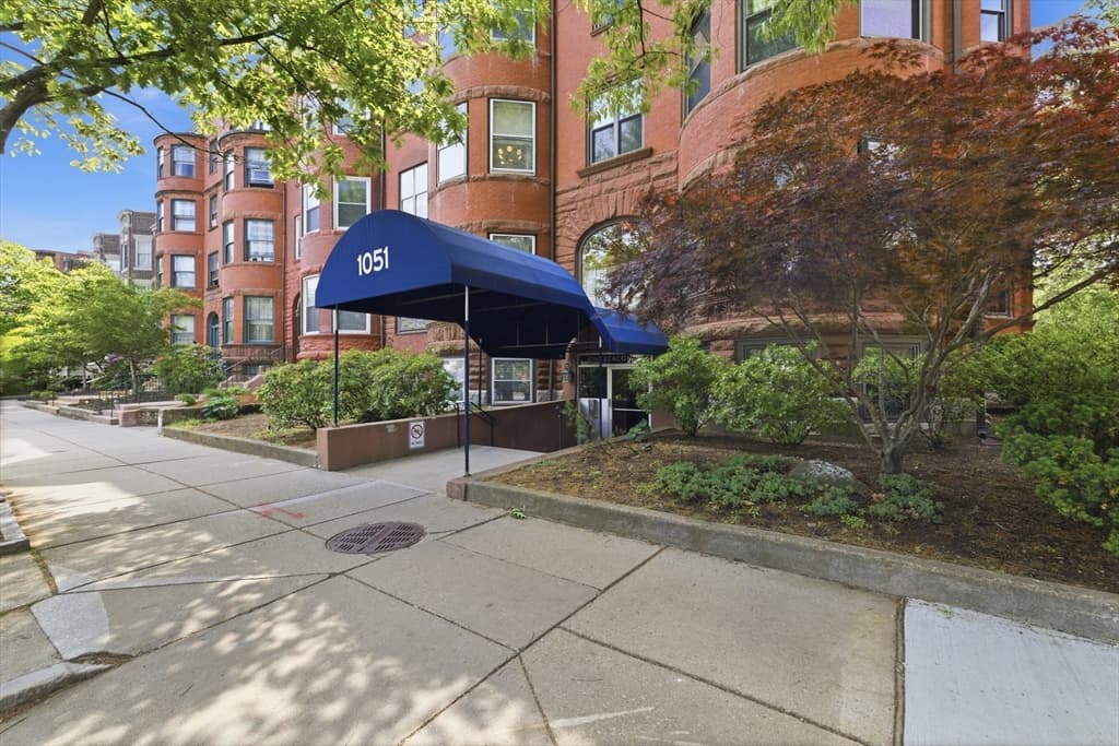 1051 Beacon # 408, Brookline MA 02446 photo 3
