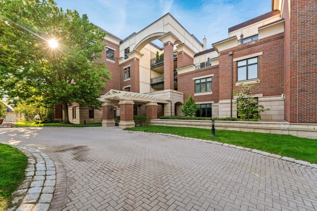 120 Seaver St # B204, Brookline MA 02445