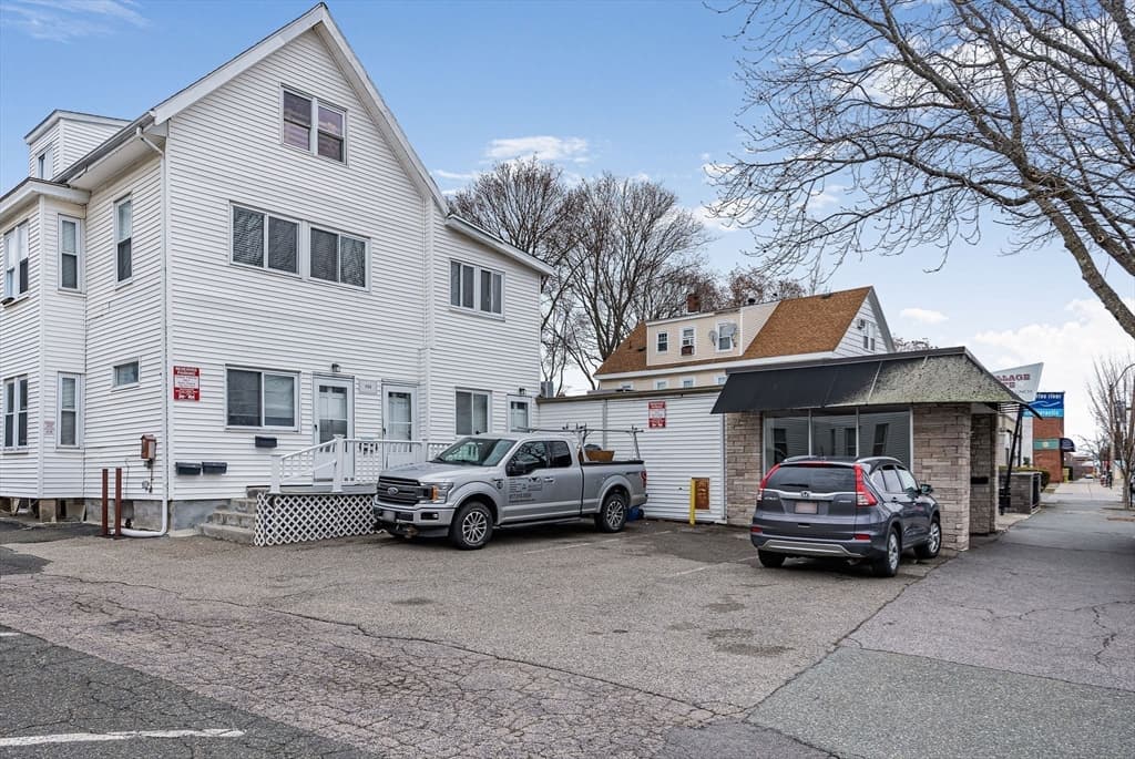 723 Washington St, Newton MA 02458 photo 2