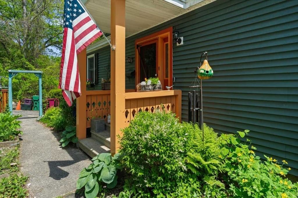 212 Grove St, Clinton MA 01510 photo 2