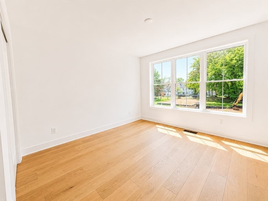 Condominium at 1 Juniper Ln # 1, Tyngsborough MA 01879, Tyngsborough, photo 23 of 41