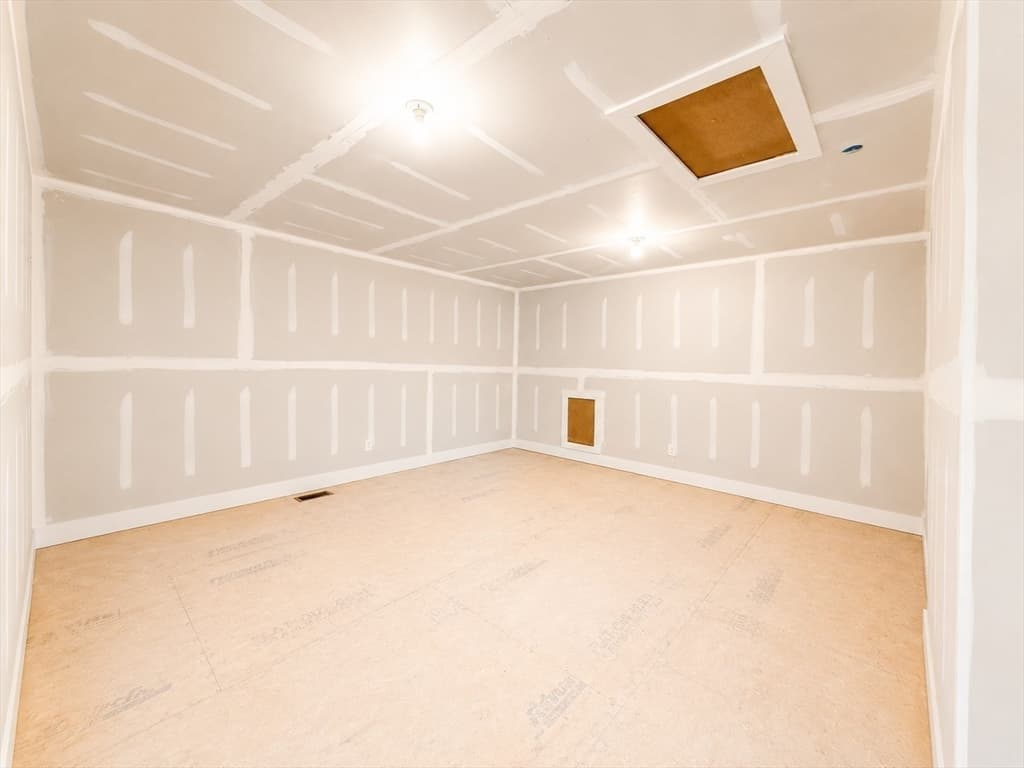 Condominium at 1 Juniper Ln # 1, Tyngsborough MA 01879, Tyngsborough, photo 27 of 41