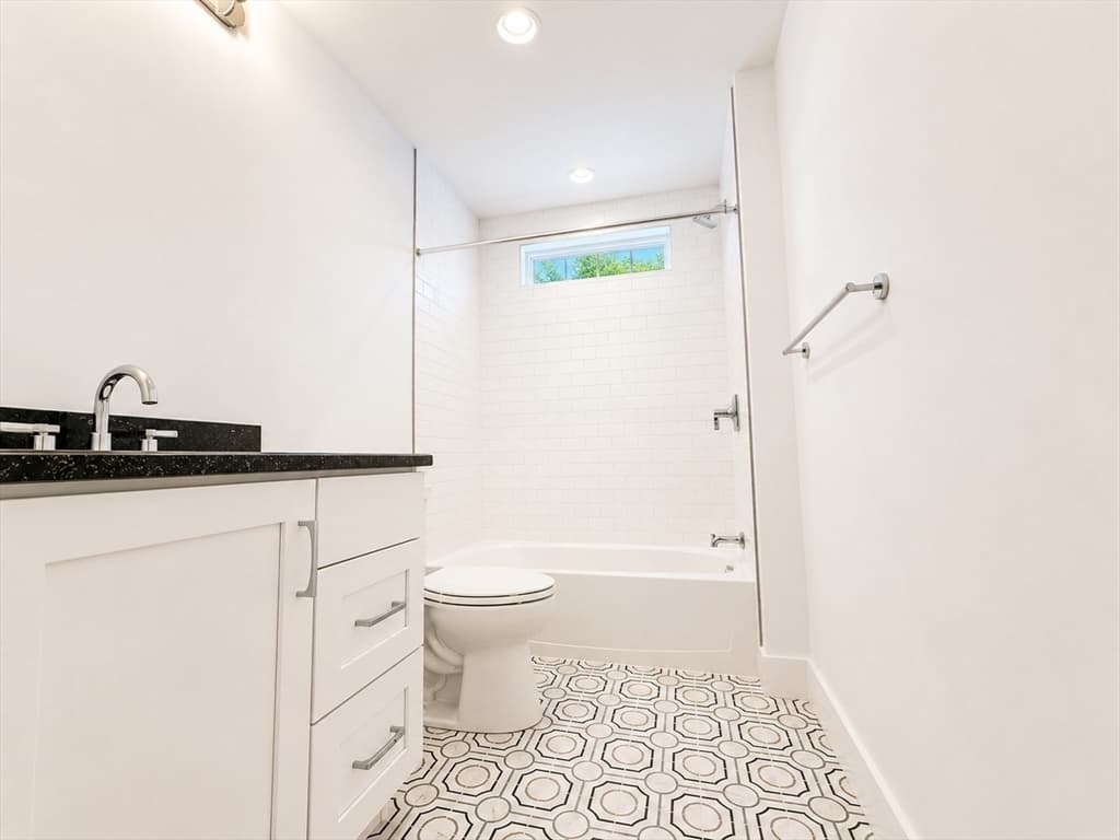 Condominium at 1 Juniper Ln # 1, Tyngsborough MA 01879, Tyngsborough, photo 28 of 41