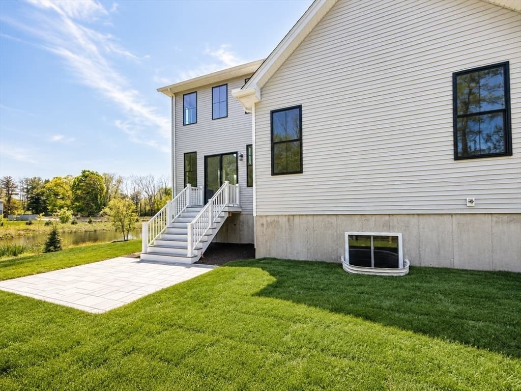 Condominium at 1 Juniper Ln # 1, Tyngsborough MA 01879, Tyngsborough, photo 31 of 41