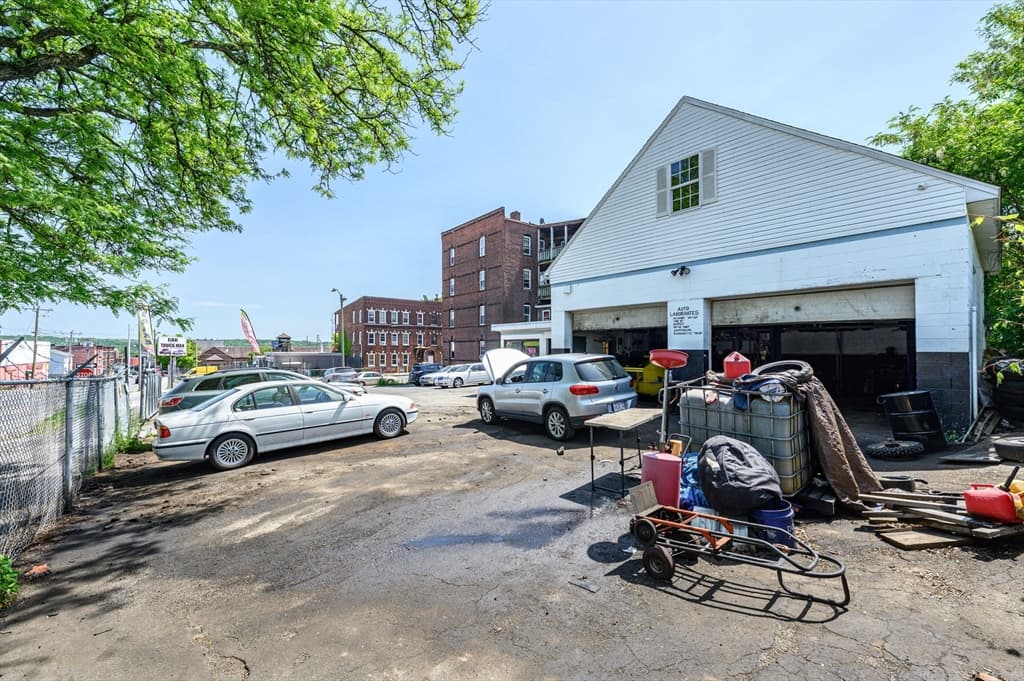 395 Maple St, Holyoke MA 01040 photo 7