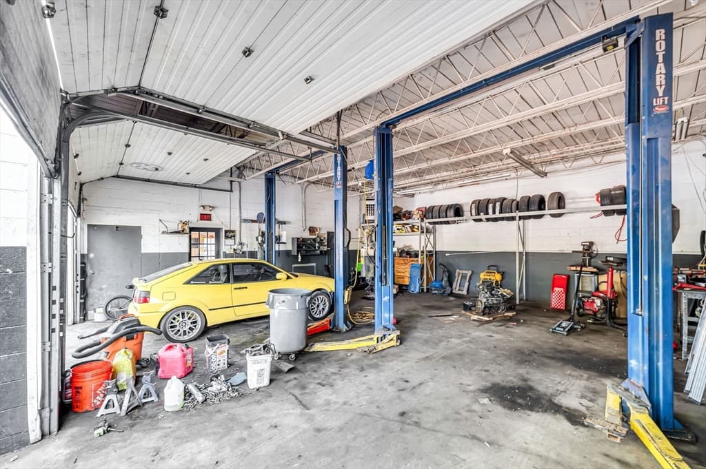 395 Maple St, Holyoke MA 01040 photo 4