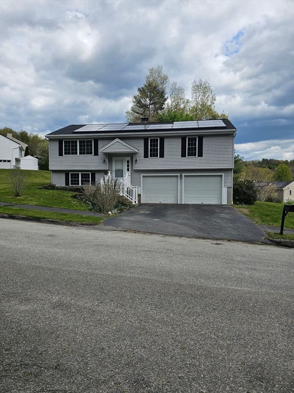 14 Pinewood Lane, Worcester MA 01609