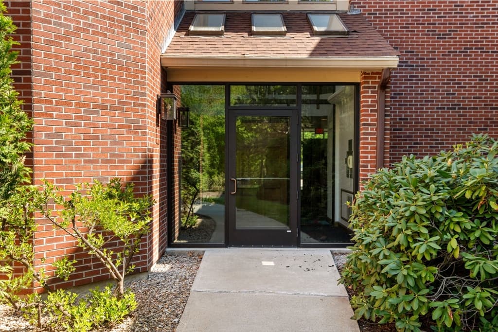 770 Salisbury St # J558, Worcester MA 01609