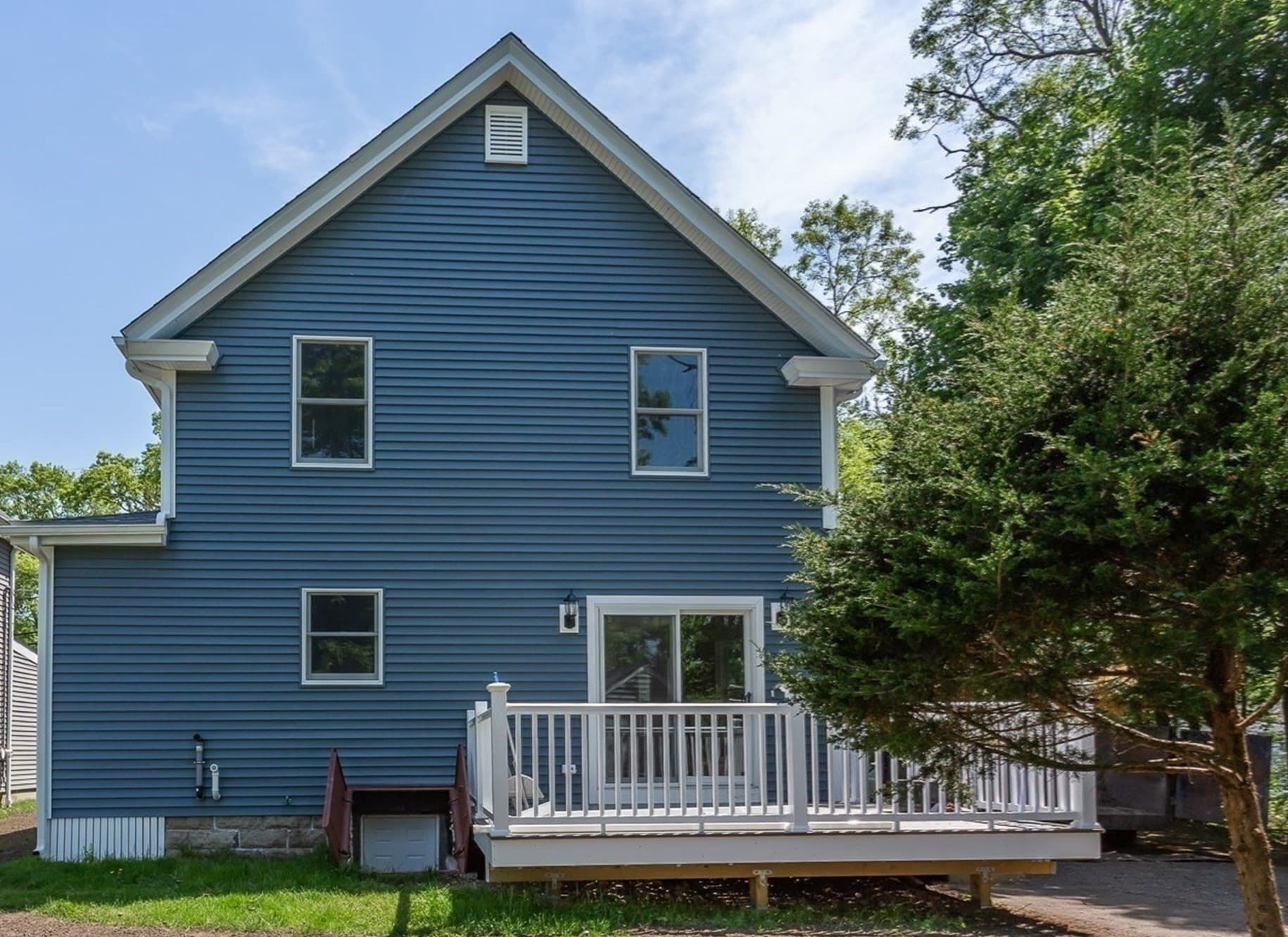 Single Family Residence at 14 Wilmarth St, Attleboro MA 02703, Attleboro, photo 8 of 31