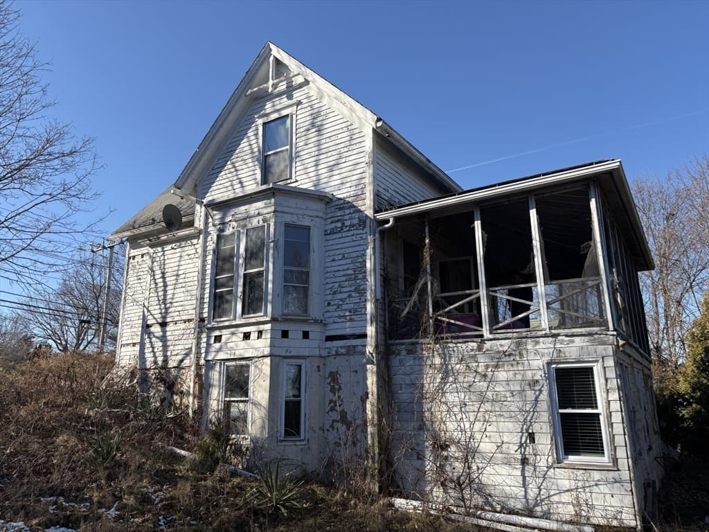 Single Family Residence at 351 County Rd, Barrington RI 02806, Barrington, photo 4 of 5