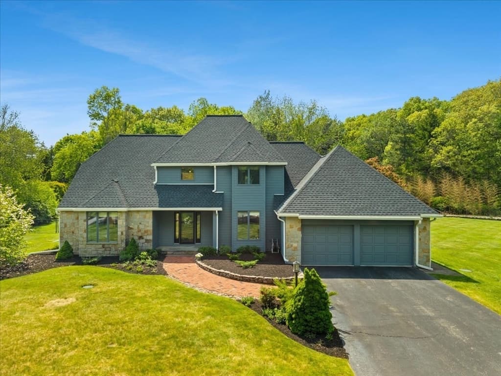 14 Fieldstone Ter, West Bridgewater MA 02379