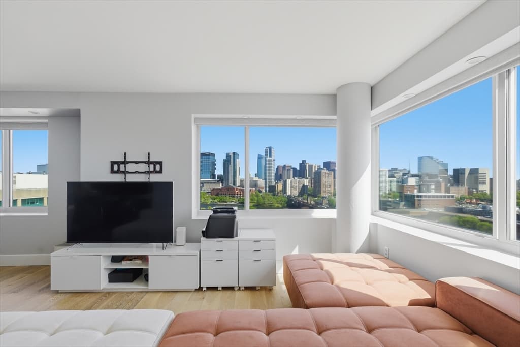 Condominium at 8-12 Museum Way # 1506, Cambridge MA 02141, Cambridge, photo 2 of 16