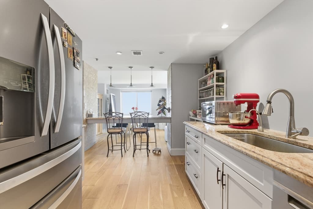 Condominium at 8-12 Museum Way # 1506, Cambridge MA 02141, Cambridge, photo 6 of 16