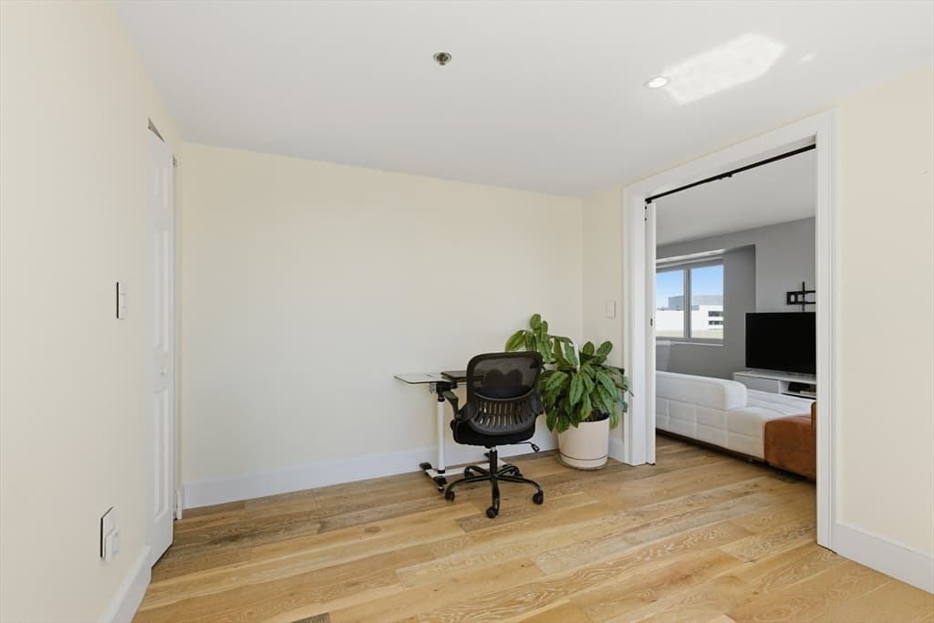 Condominium at 8-12 Museum Way # 1506, Cambridge MA 02141, Cambridge, photo 11 of 16