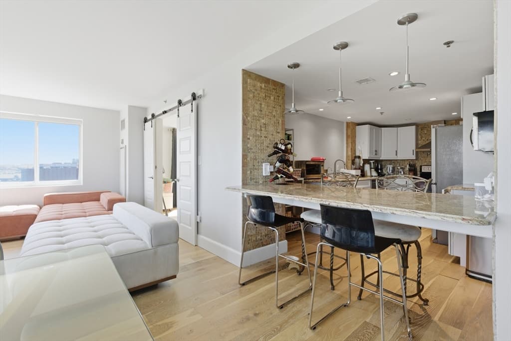 Condominium at 8-12 Museum Way # 1506, Cambridge MA 02141, Cambridge, photo 4 of 16