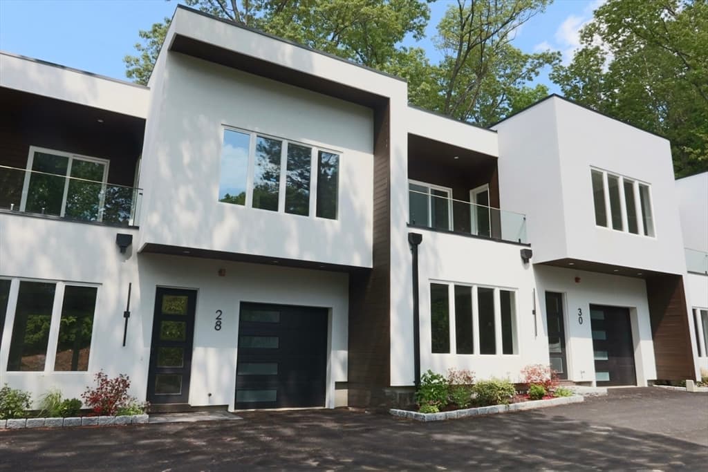 28 Wilson Cir # 28, Newton MA 02461