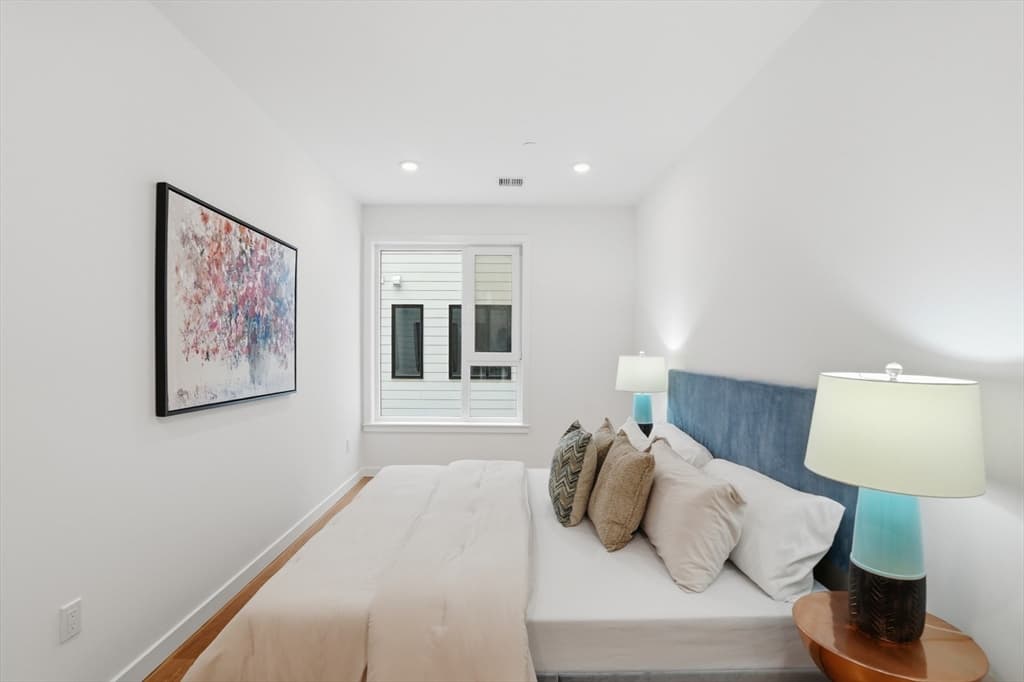 Condominium at 267 Old Colony # 311, Boston MA 02127, Boston, photo 17 of 41