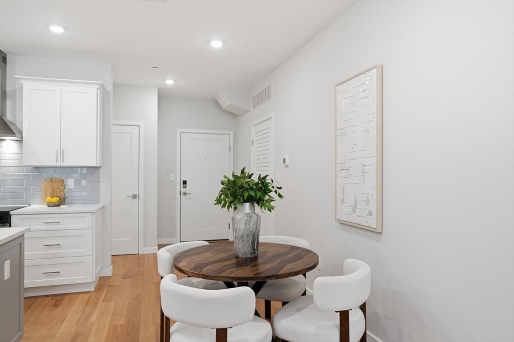 Condominium at 267 Old Colony # 311, Boston MA 02127, Boston, photo 7 of 41