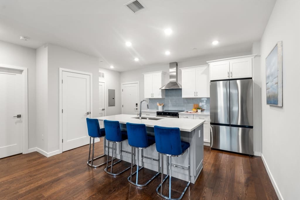 Condominium at 267 Old Colony # 510, Boston MA 02127, Boston, photo 2 of 28