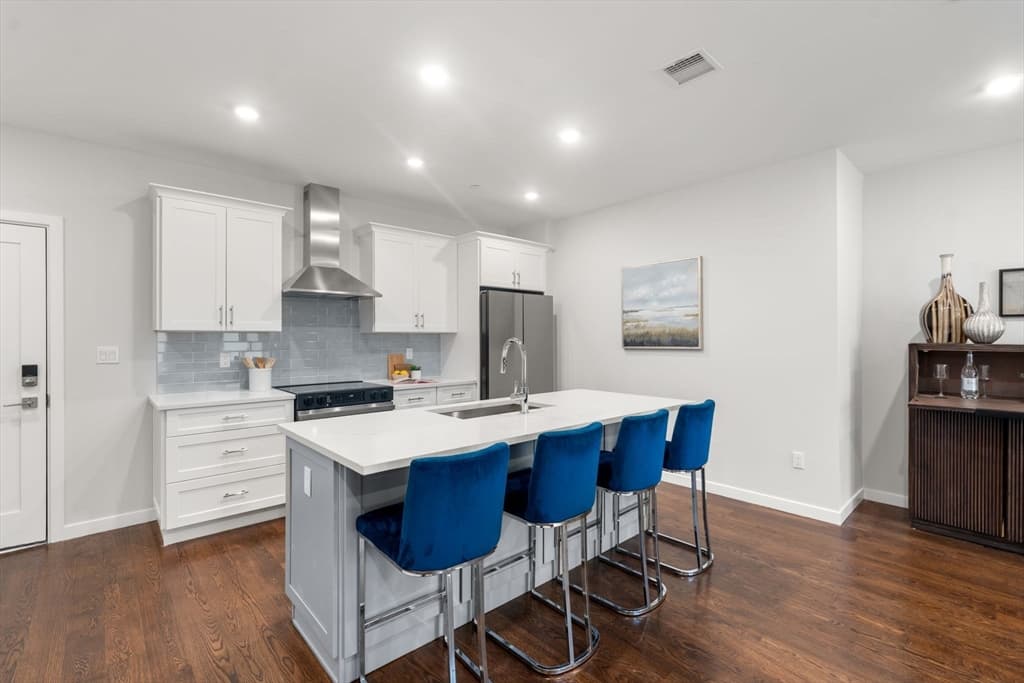 267 Old Colony # 510, Boston MA 02127