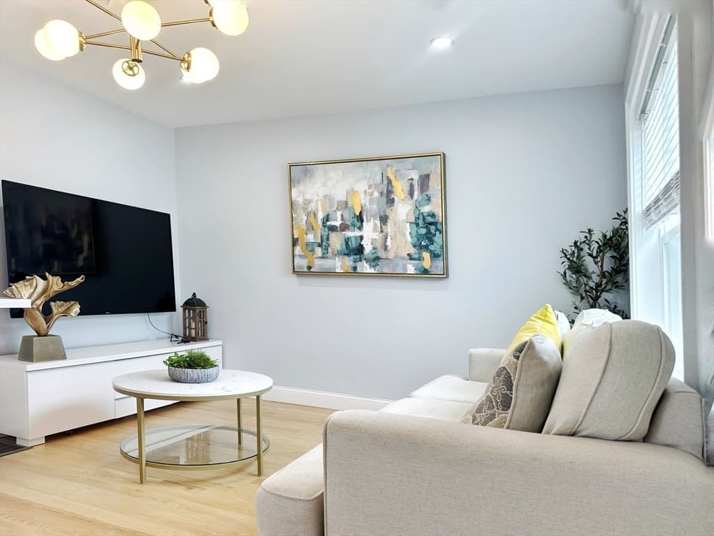 Condominium at 28 Arnold St # 28, Quincy MA 02169, photo 5 of 21