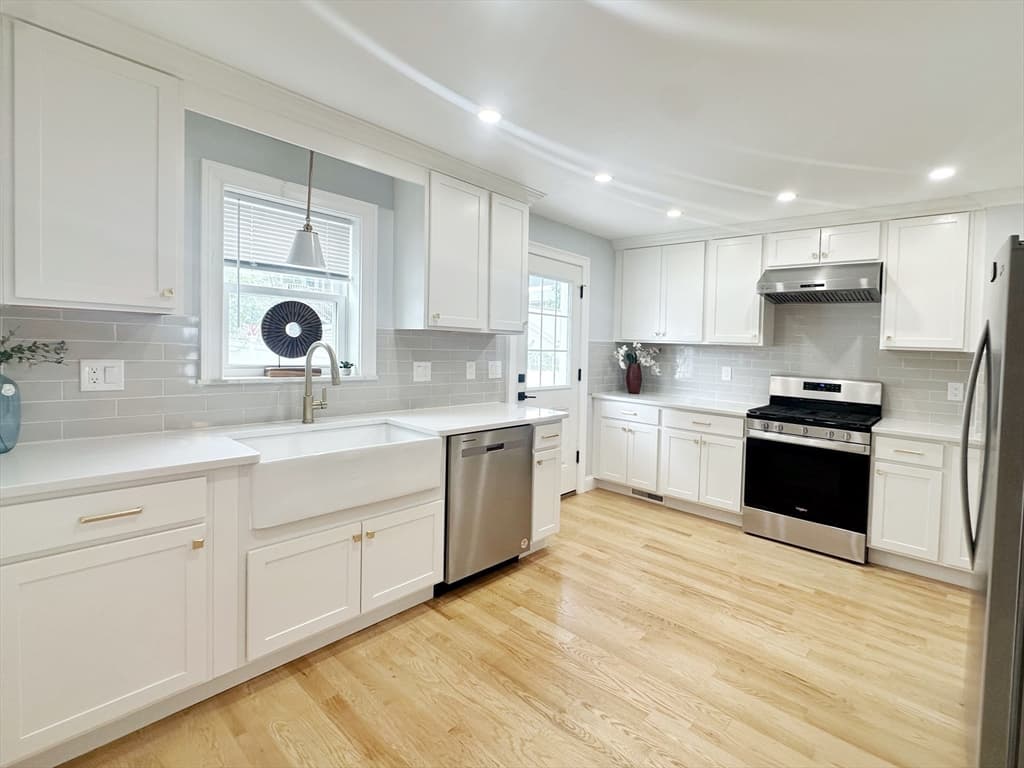 Condominium at 28 Arnold St # 28, Quincy MA 02169, photo 9 of 21