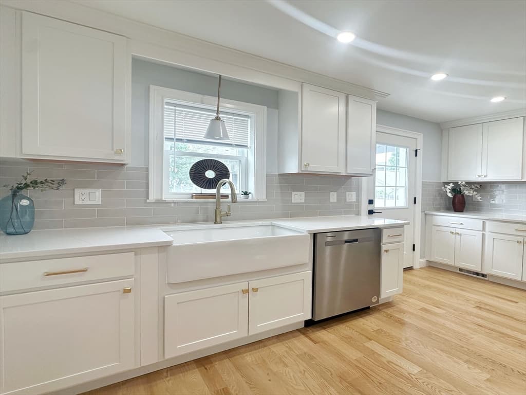 Condominium at 28 Arnold St # 28, Quincy MA 02169, photo 10 of 21