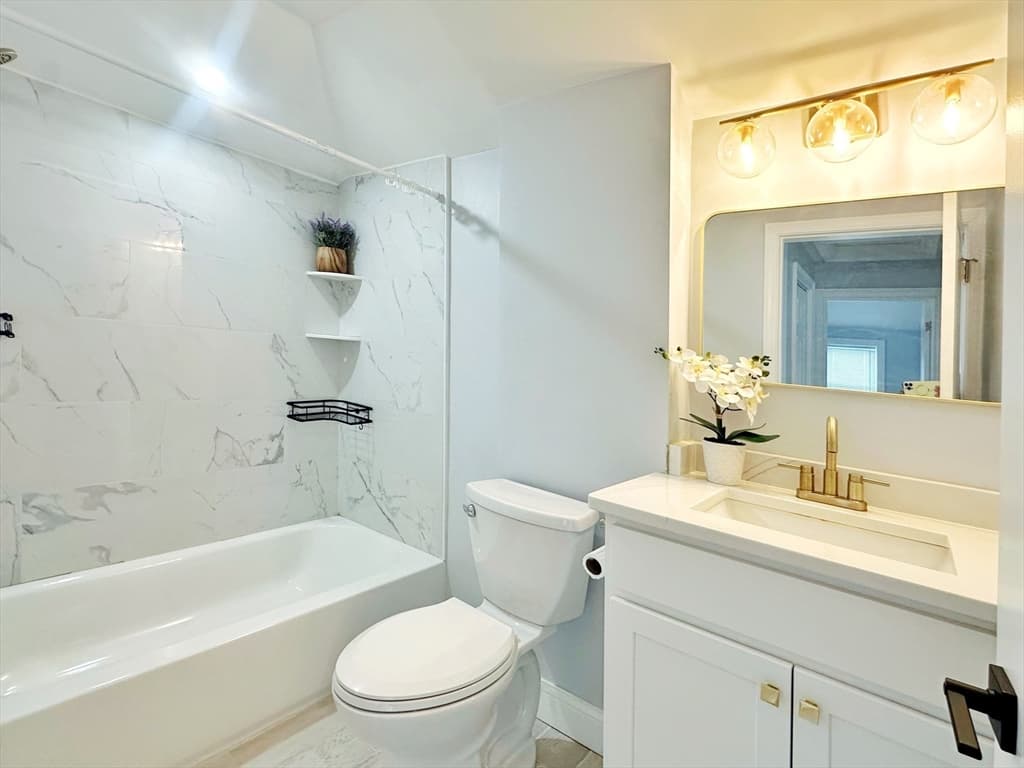 Condominium at 28 Arnold St # 28, Quincy MA 02169, photo 14 of 21