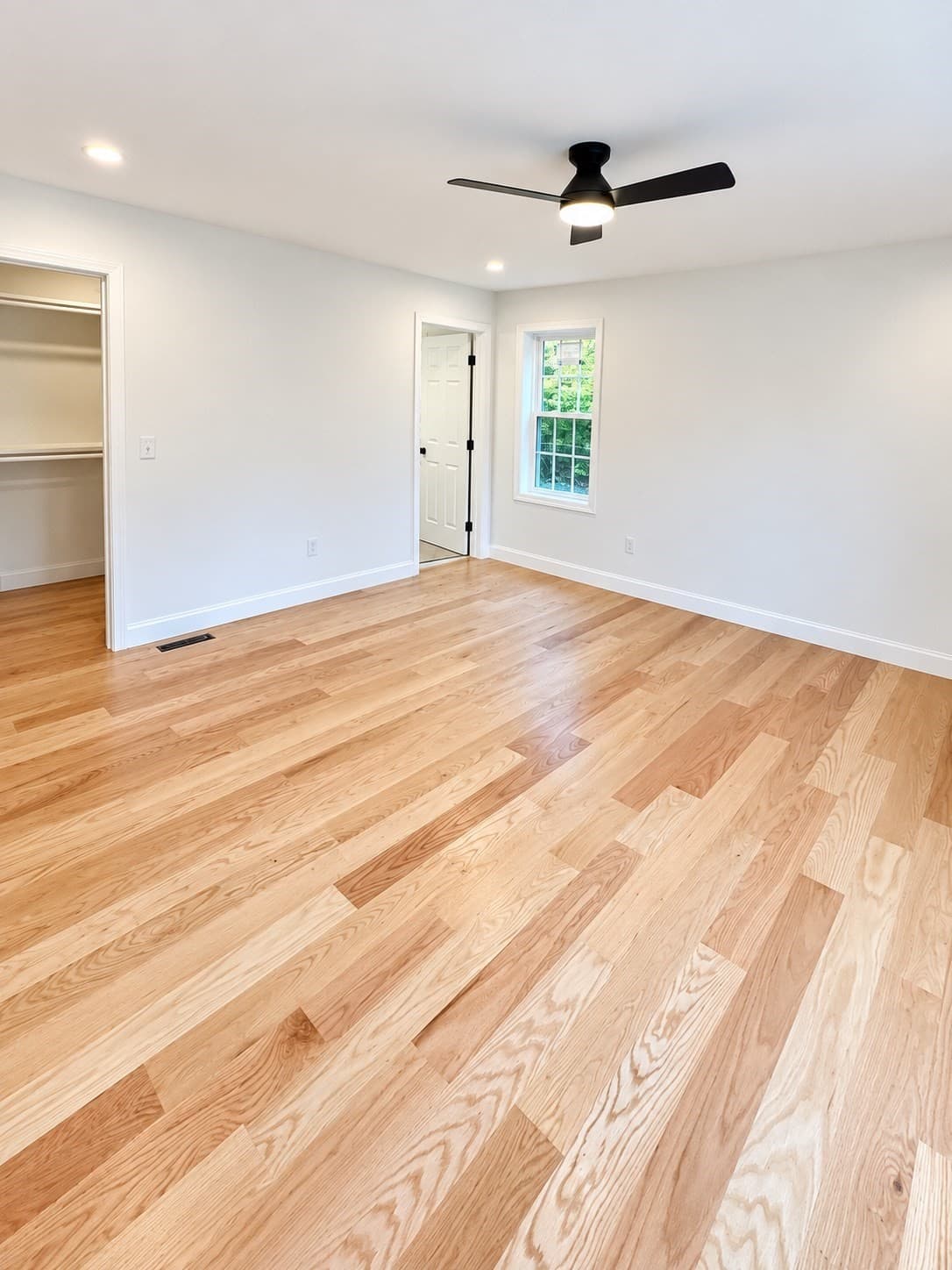 Condominium at 39 Lincoln Street # B, Webster MA 01570, photo 7 of 20