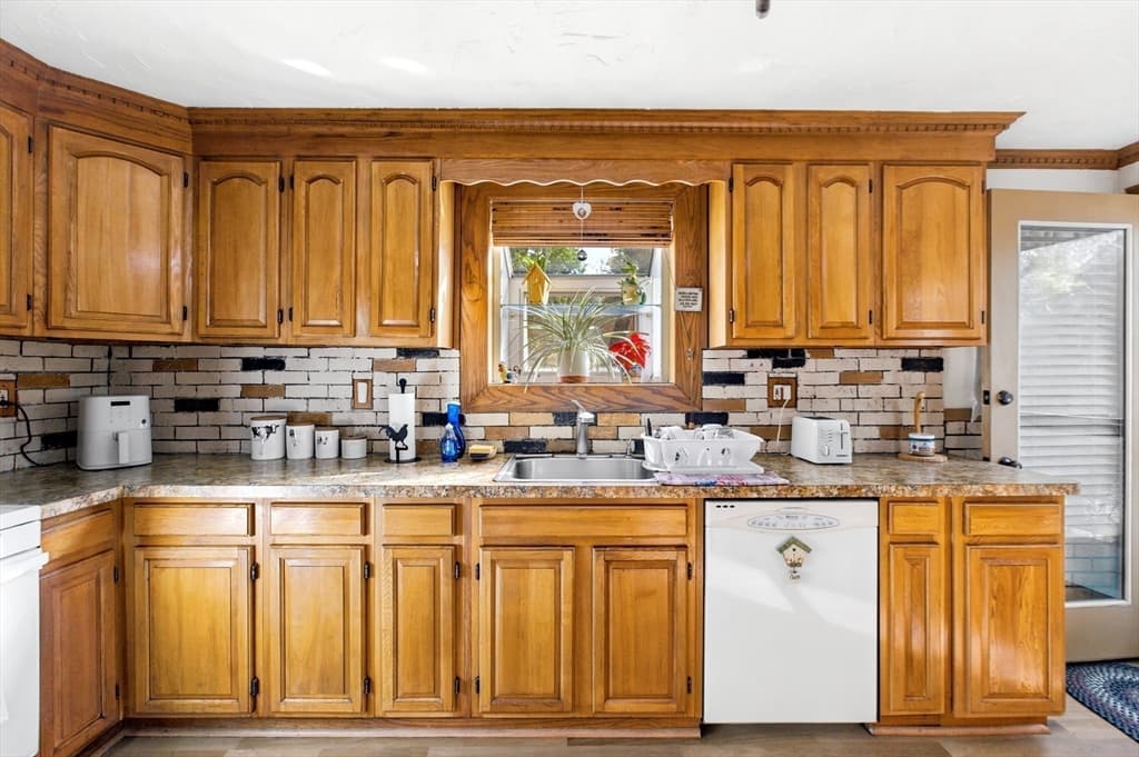 33 Quincy St, Holbrook MA 02343 photo 23