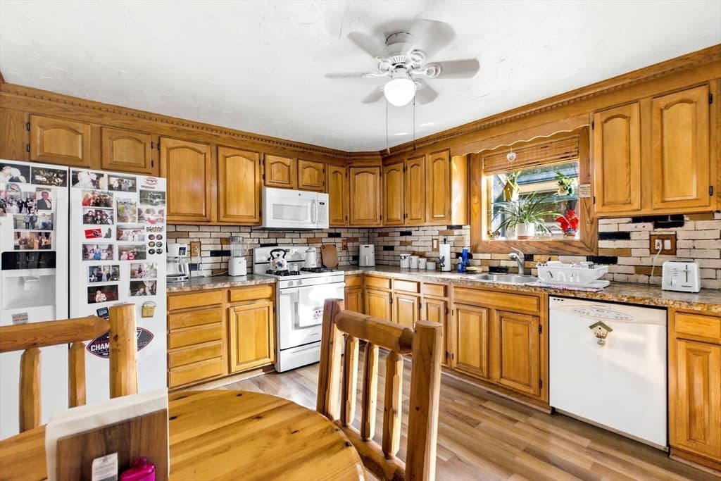 33 Quincy St, Holbrook MA 02343 photo 25