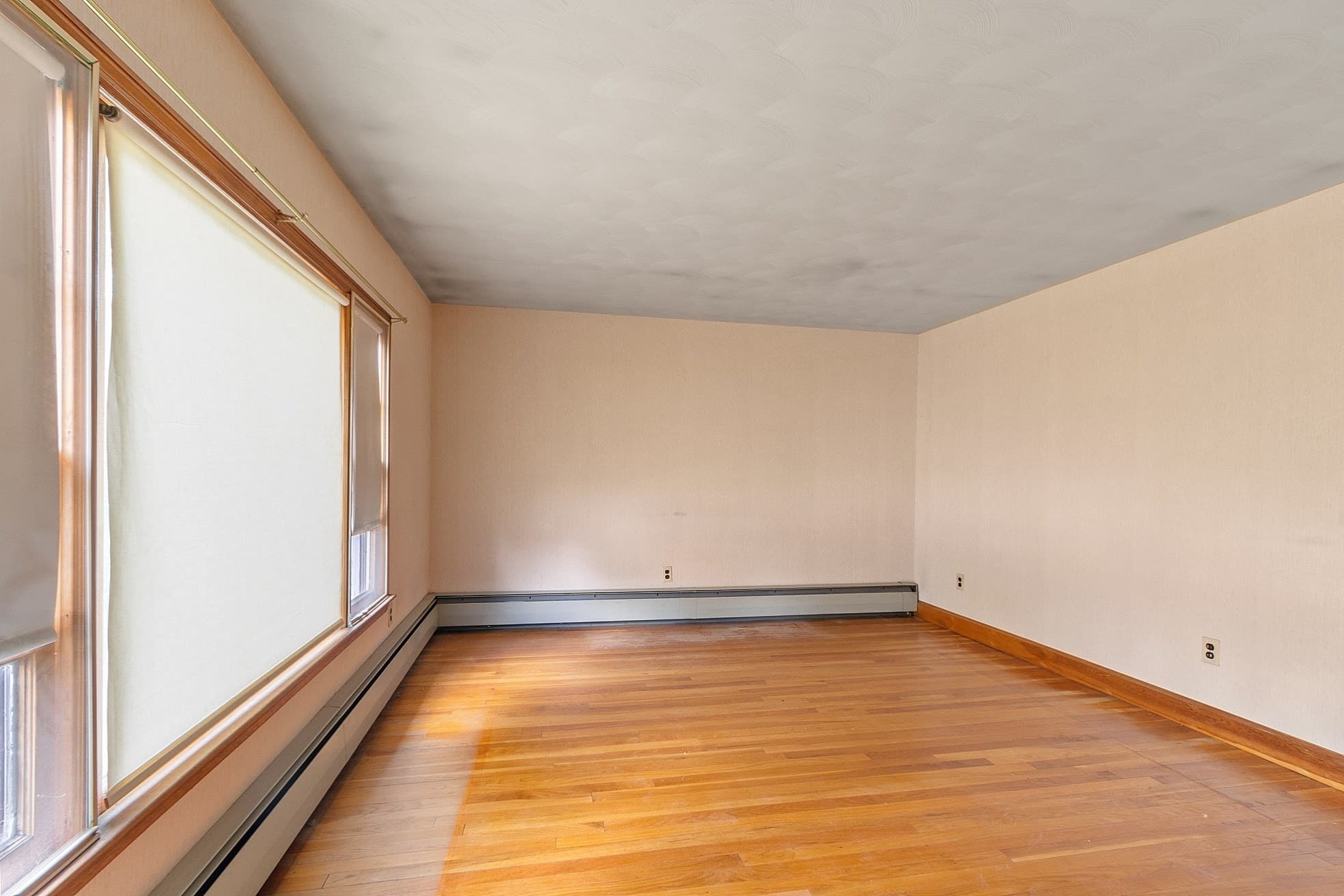 Single Family Residence at 1064 Lakeview Ave, Dracut MA 01826, photo 16 of 30
