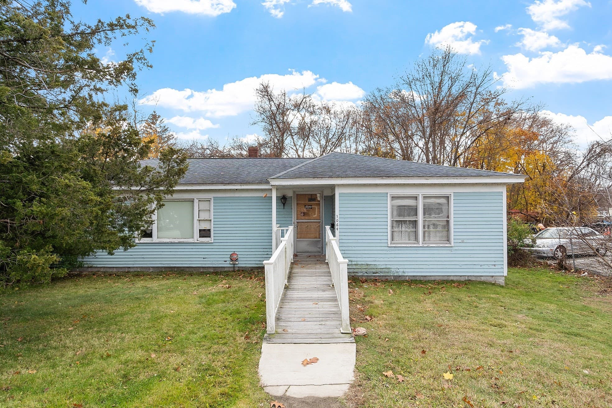 Single Family Residence at 1064 Lakeview Ave, Dracut MA 01826, photo 3 of 30