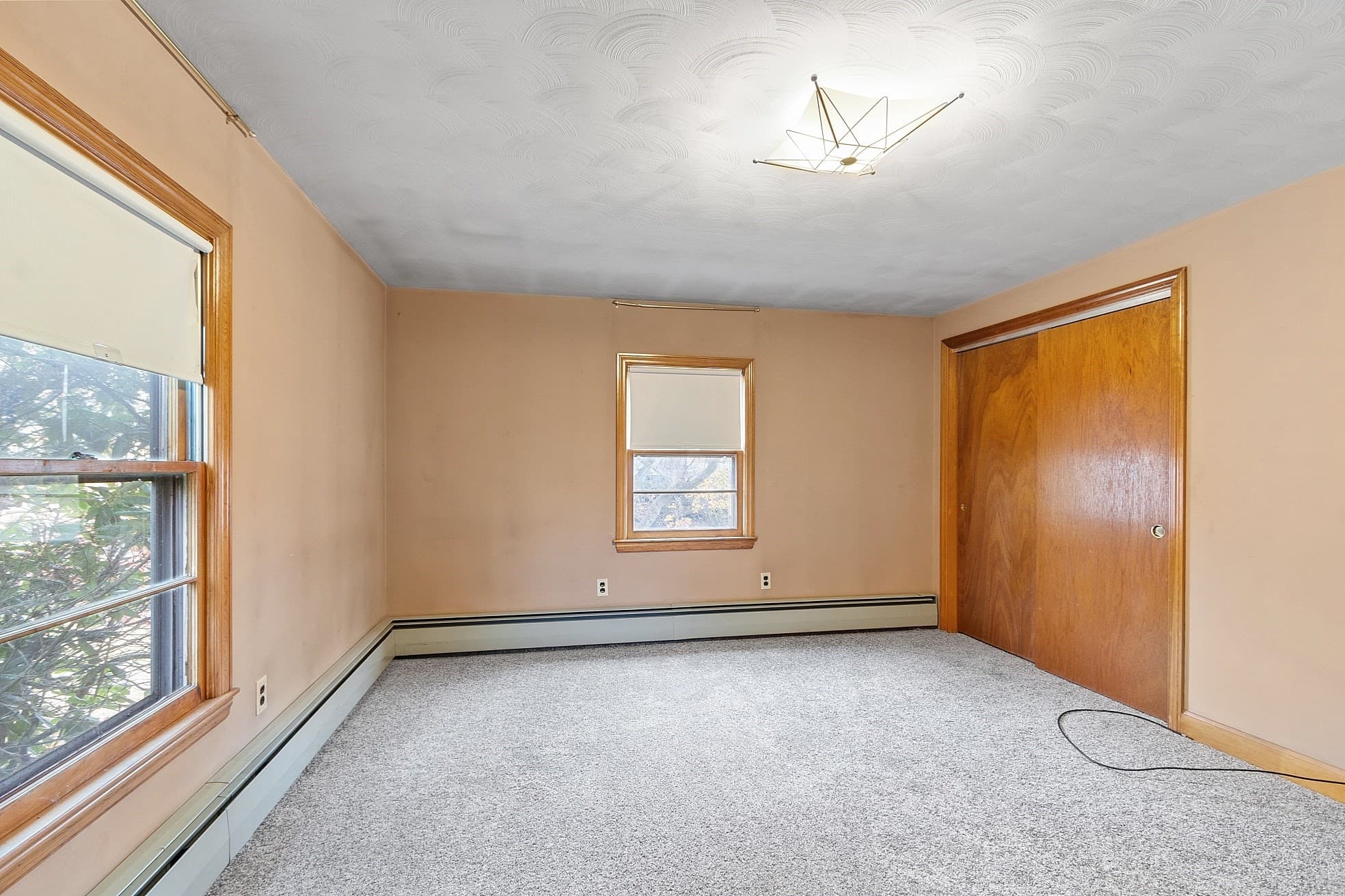 Single Family Residence at 1064 Lakeview Ave, Dracut MA 01826, photo 9 of 30