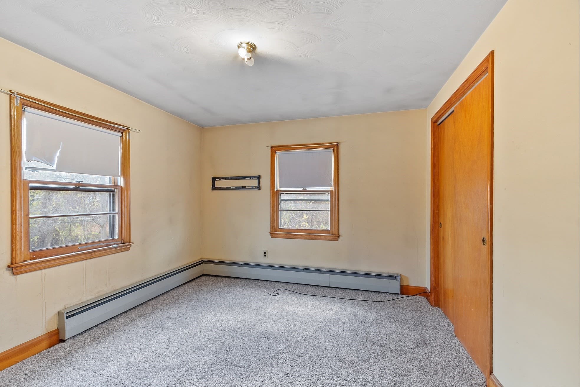 Single Family Residence at 1064 Lakeview Ave, Dracut MA 01826, photo 10 of 30