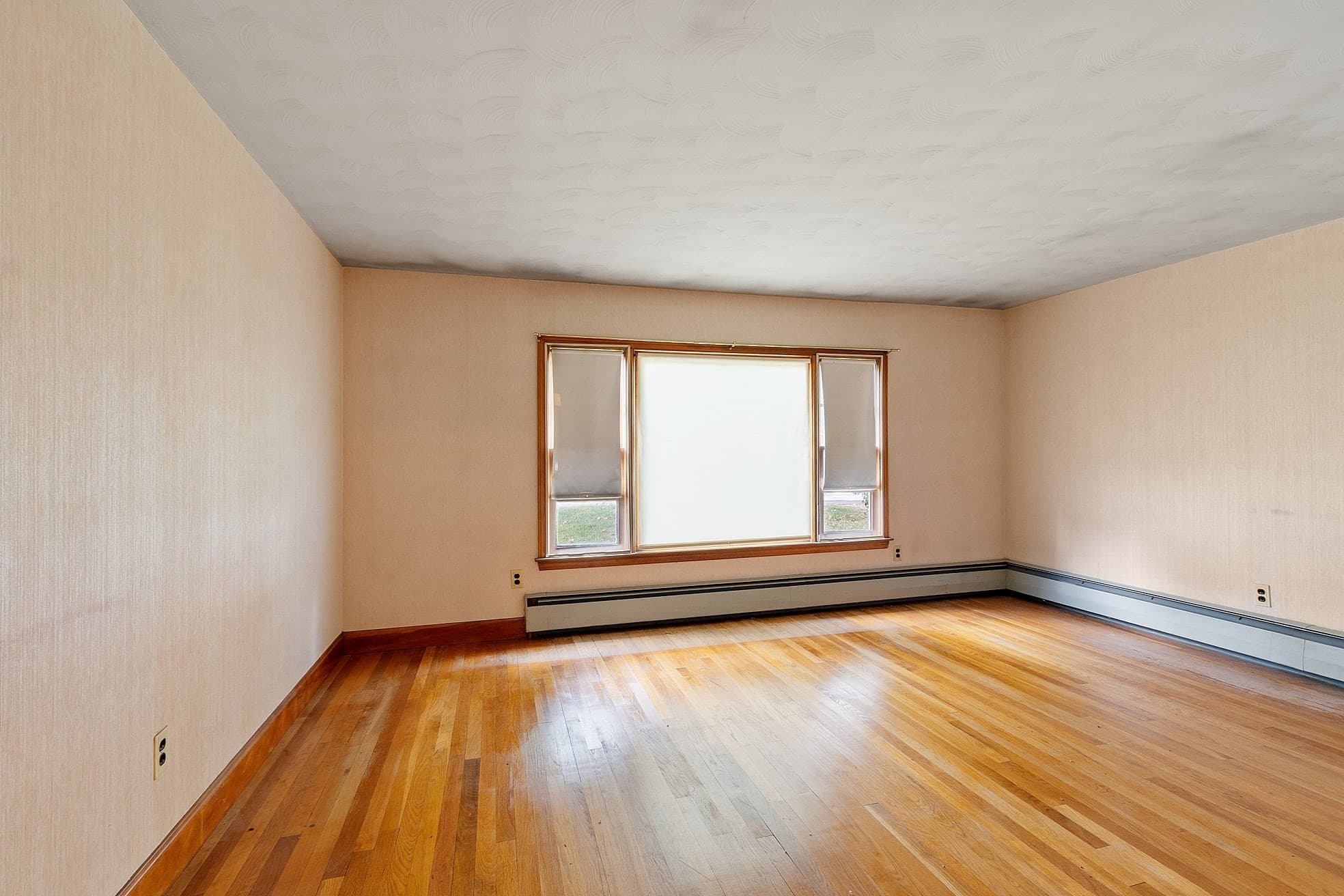Single Family Residence at 1064 Lakeview Ave, Dracut MA 01826, photo 15 of 30