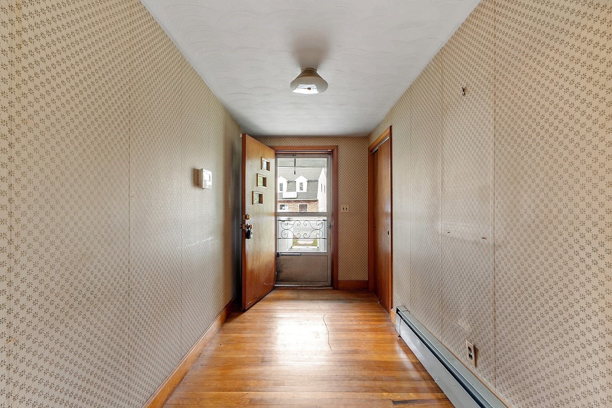 Single Family Residence at 1064 Lakeview Ave, Dracut MA 01826, photo 19 of 30