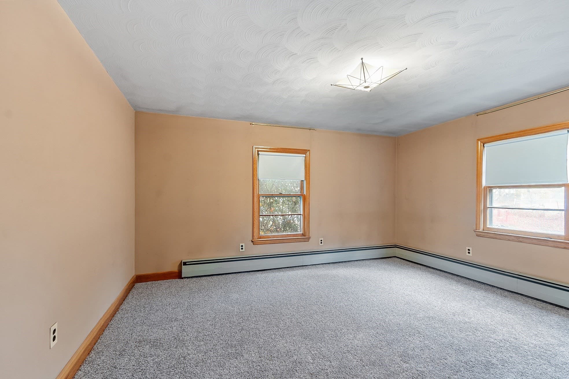 Single Family Residence at 1064 Lakeview Ave, Dracut MA 01826, photo 8 of 30