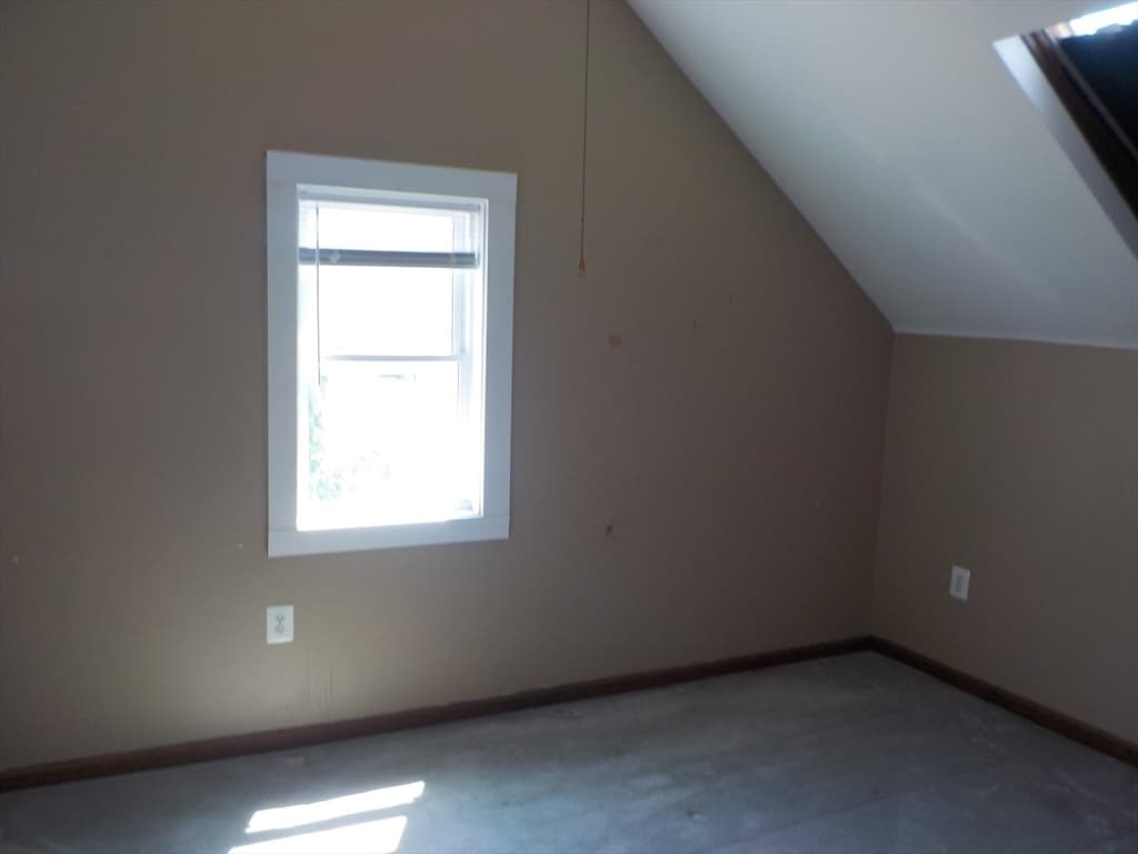 85 Maplewood Ave, Swansea MA 02777 photo 19
