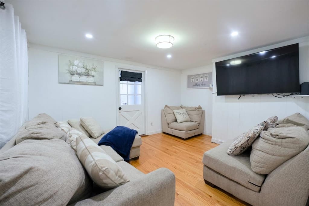 Single Family Residence at 12 Bailey St, Lynn MA 01904, photo 5 of 21