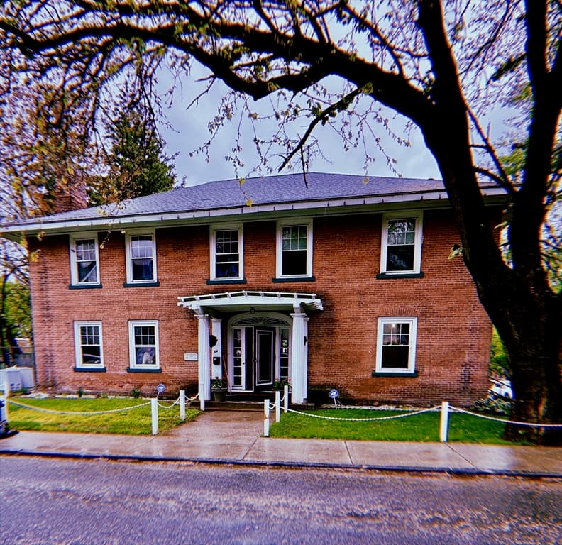 54 Ridgewood Pl, Springfield MA 01103