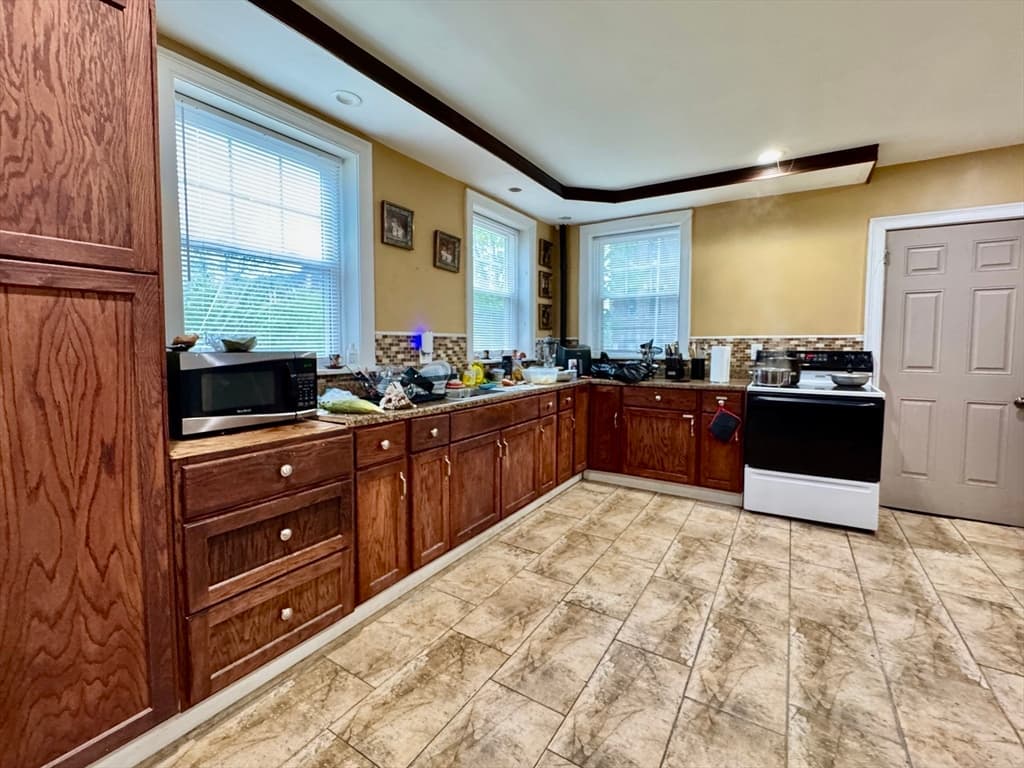 Single Family Residence at 54 Ridgewood Pl, Springfield MA 01103, Springfield, photo 5 of 10