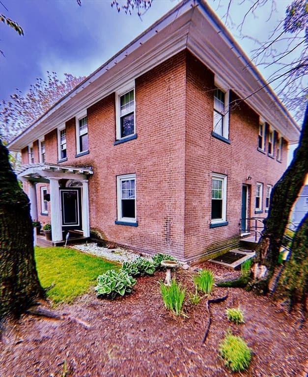 Single Family Residence at 54 Ridgewood Pl, Springfield MA 01103, Springfield, photo 9 of 10