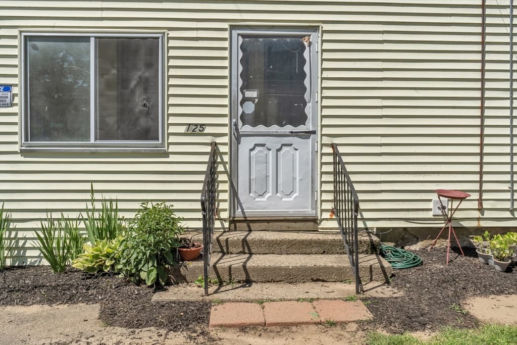 125 Cross St, Southbridge MA 01550 photo 3
