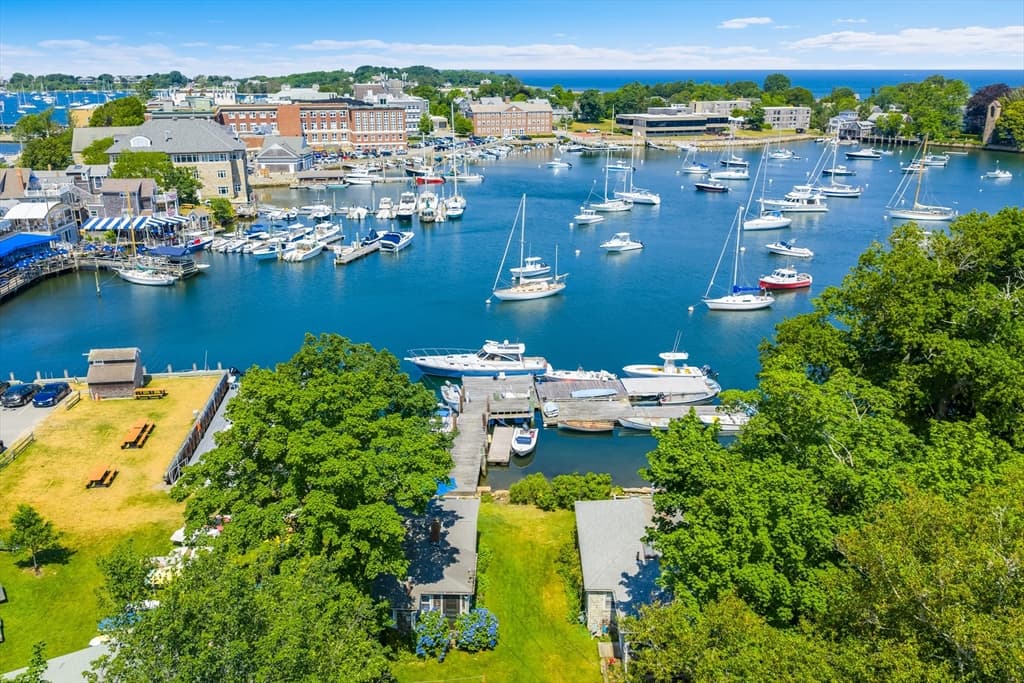14 School St, Falmouth MA 02543