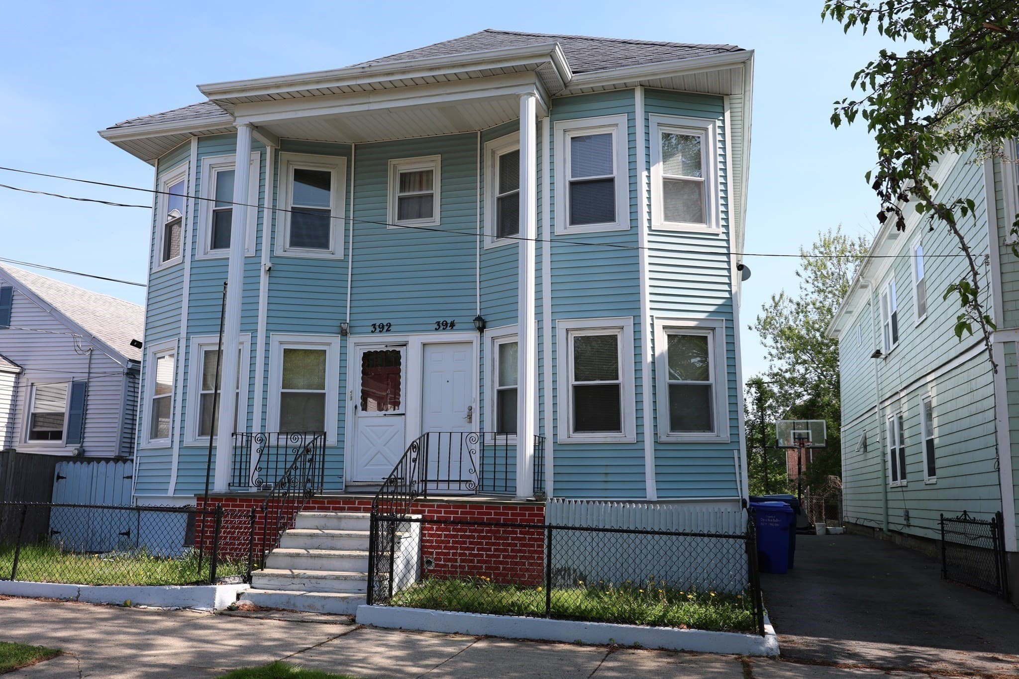 4 Family at 392-394 Shaw St, New Bedford MA 02745, New Bedford, photo 2 of 27