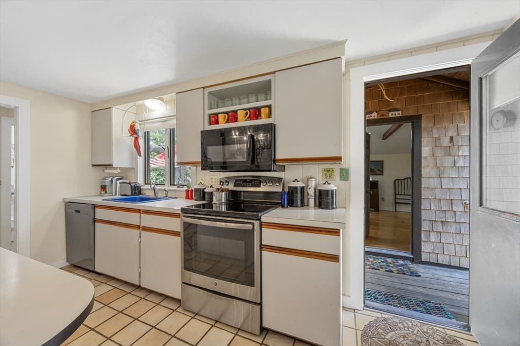 Single Family Residence at 2 Brettwood Rd, Harwich MA 02645, Harwich, photo 5 of 31