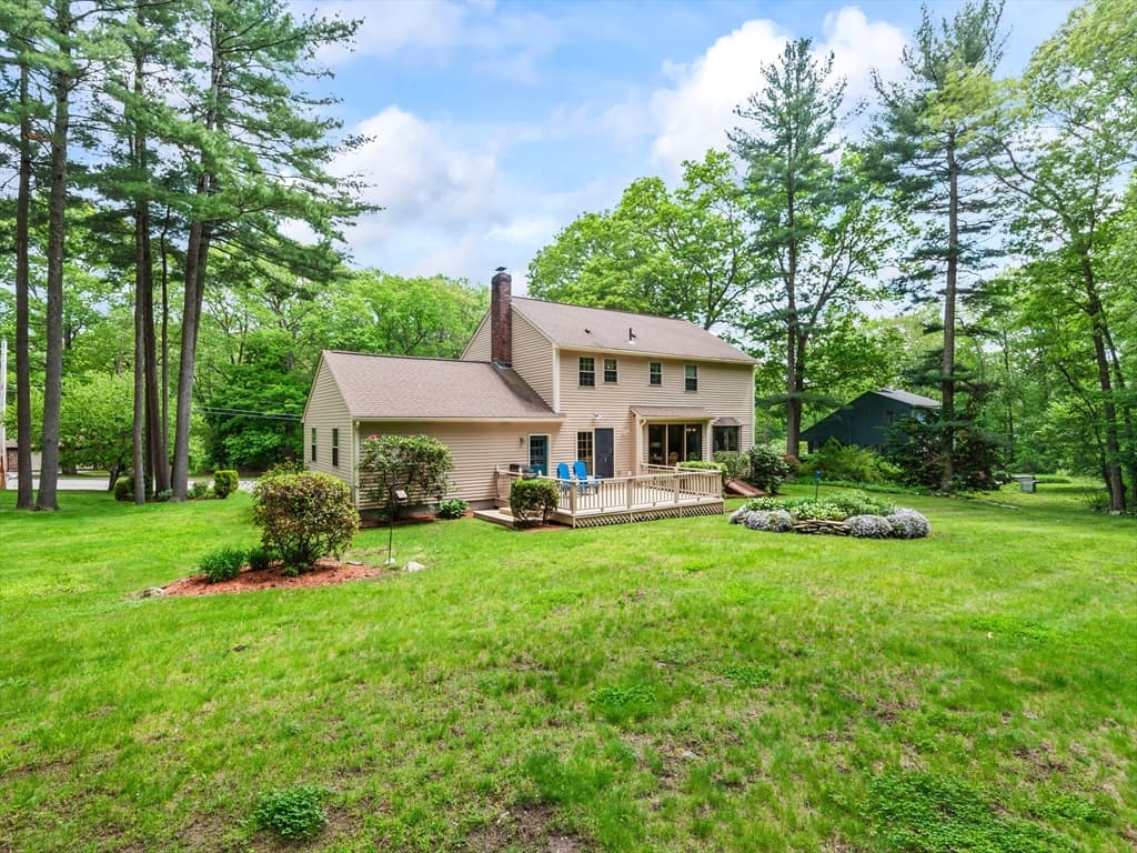Single Family Residence at 3 Oakwood Dr, Webster MA 01570, Webster, photo 6 of 39