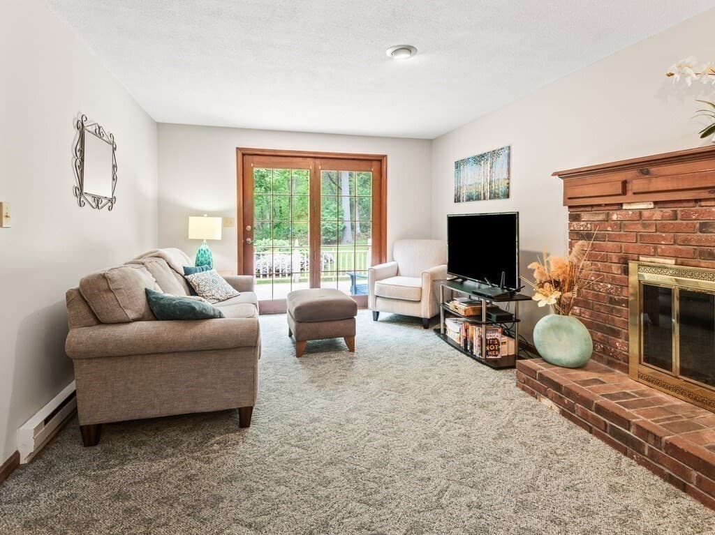 Single Family Residence at 3 Oakwood Dr, Webster MA 01570, Webster, photo 12 of 39